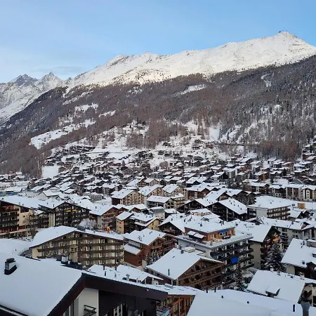 In Mit Toller Aussicht Aufs Dorf * 체르마트